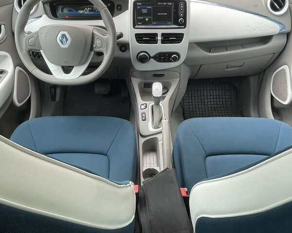 Білий Рено Зое, об'ємом двигуна 0 л та пробігом 146 тис. км за 6300 $, фото 12 на Automoto.ua