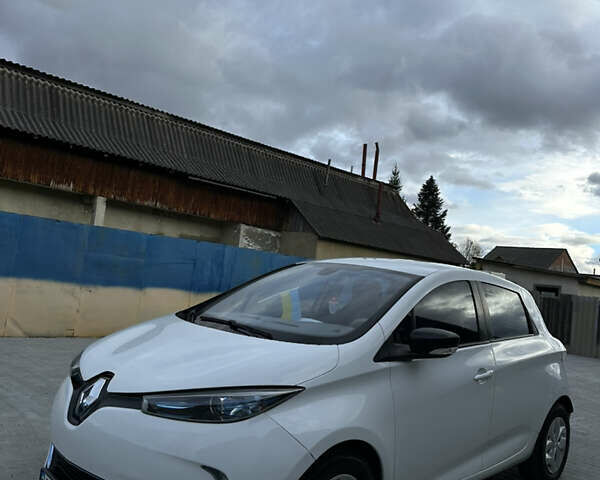Белый Рено Зое, объемом двигателя 0 л и пробегом 106 тыс. км за 6550 $, фото 2 на Automoto.ua