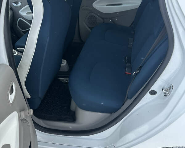 Білий Рено Зое, об'ємом двигуна 0 л та пробігом 73 тис. км за 5800 $, фото 32 на Automoto.ua