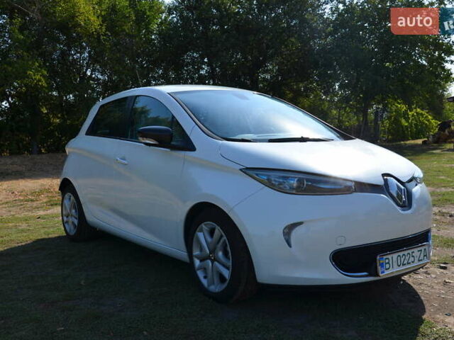 Белый Рено Зое, объемом двигателя 0 л и пробегом 118 тыс. км за 6600 $, фото 8 на Automoto.ua