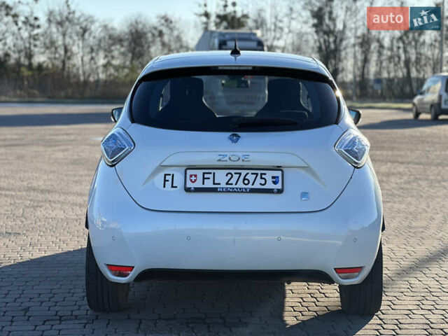Белый Рено Зое, объемом двигателя 0 л и пробегом 88 тыс. км за 5700 $, фото 6 на Automoto.ua