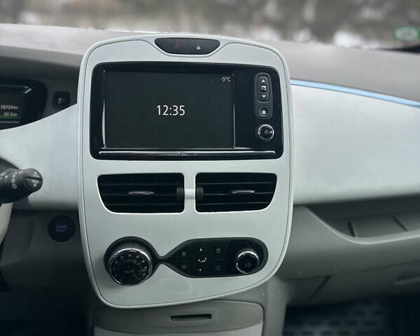 Білий Рено Зое, об'ємом двигуна 0 л та пробігом 73 тис. км за 5800 $, фото 29 на Automoto.ua