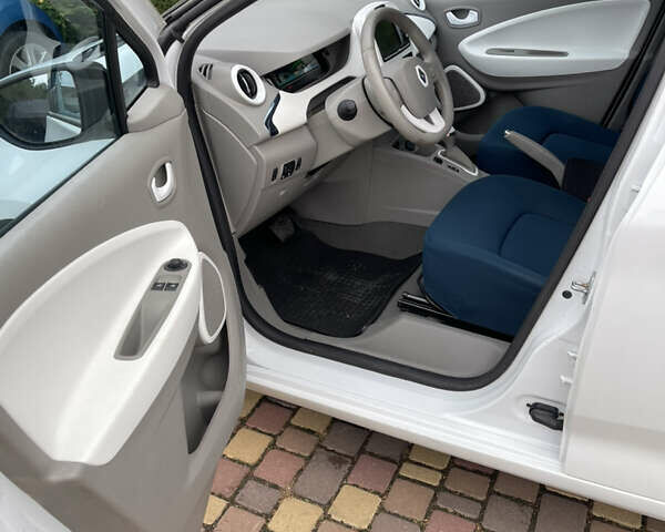 Білий Рено Зое, об'ємом двигуна 0 л та пробігом 146 тис. км за 6300 $, фото 10 на Automoto.ua