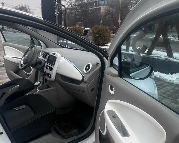 Білий Рено Зое, об'ємом двигуна 0 л та пробігом 150 тис. км за 5400 $, фото 8 на Automoto.ua