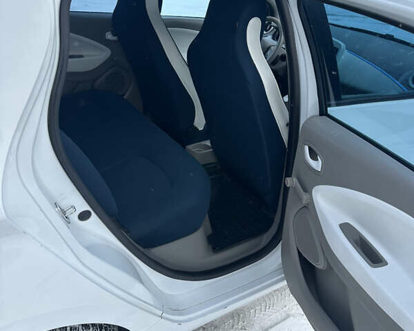Білий Рено Зое, об'ємом двигуна 0 л та пробігом 73 тис. км за 5800 $, фото 31 на Automoto.ua
