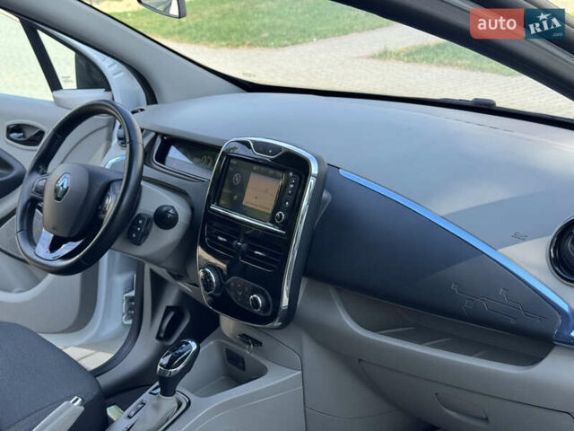 Белый Рено Зое, объемом двигателя 0 л и пробегом 155 тыс. км за 6300 $, фото 35 на Automoto.ua
