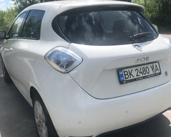 Белый Рено Зое, объемом двигателя 0 л и пробегом 53 тыс. км за 6500 $, фото 26 на Automoto.ua