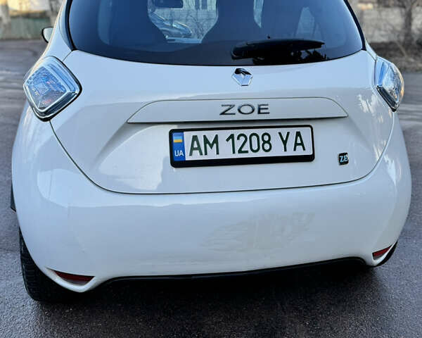 Белый Рено Зое, объемом двигателя 0 л и пробегом 160 тыс. км за 6900 $, фото 8 на Automoto.ua