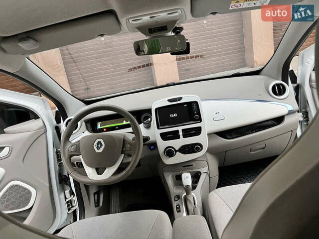 Белый Рено Зое, объемом двигателя 0 л и пробегом 80 тыс. км за 7400 $, фото 10 на Automoto.ua