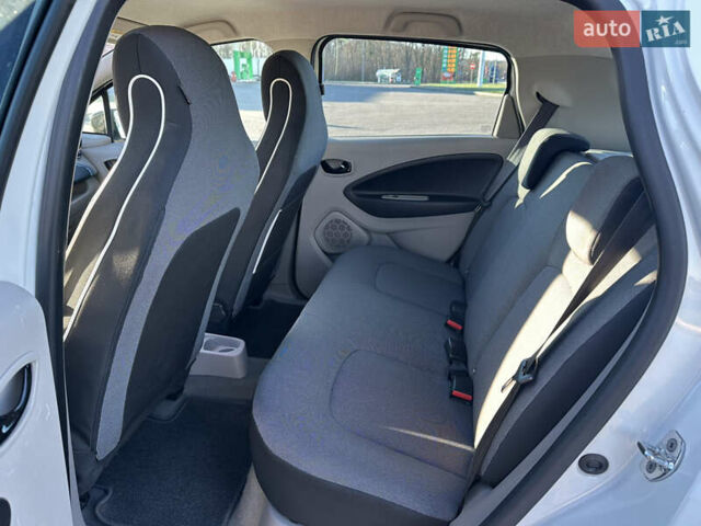 Белый Рено Зое, объемом двигателя 0 л и пробегом 88 тыс. км за 5700 $, фото 13 на Automoto.ua