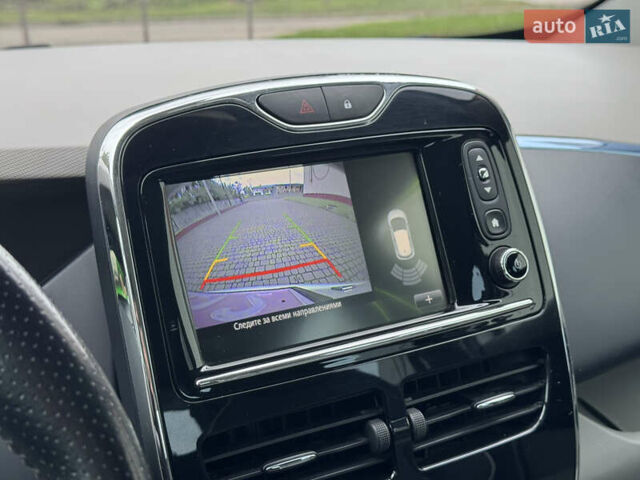 Белый Рено Зое, объемом двигателя 0 л и пробегом 158 тыс. км за 5999 $, фото 25 на Automoto.ua