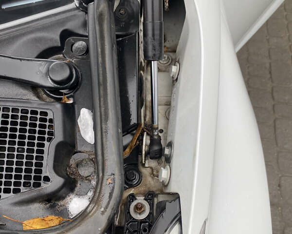 Белый Рено Зое, объемом двигателя 0 л и пробегом 211 тыс. км за 5800 $, фото 12 на Automoto.ua