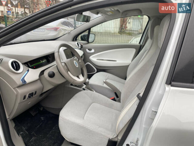 Белый Рено Зое, объемом двигателя 0 л и пробегом 211 тыс. км за 5800 $, фото 7 на Automoto.ua