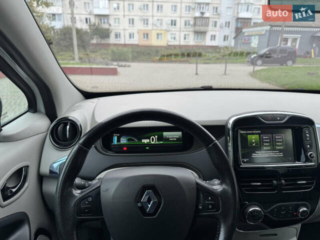Белый Рено Зое, объемом двигателя 0 л и пробегом 158 тыс. км за 5999 $, фото 24 на Automoto.ua