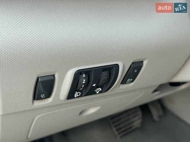 Белый Рено Зое, объемом двигателя 0 л и пробегом 155 тыс. км за 6300 $, фото 19 на Automoto.ua