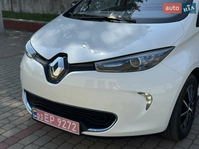 Белый Рено Зое, объемом двигателя 0 л и пробегом 155 тыс. км за 6300 $, фото 10 на Automoto.ua