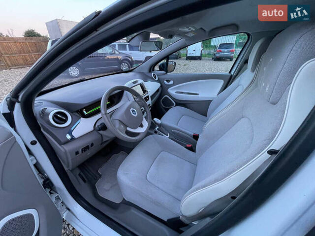 Белый Рено Зое, объемом двигателя 0 л и пробегом 70 тыс. км за 6800 $, фото 6 на Automoto.ua