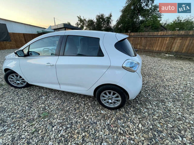 Белый Рено Зое, объемом двигателя 0 л и пробегом 70 тыс. км за 6800 $, фото 3 на Automoto.ua