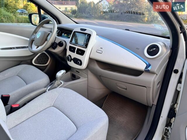 Білий Рено Зое, об'ємом двигуна 0 л та пробігом 116 тис. км за 6400 $, фото 29 на Automoto.ua