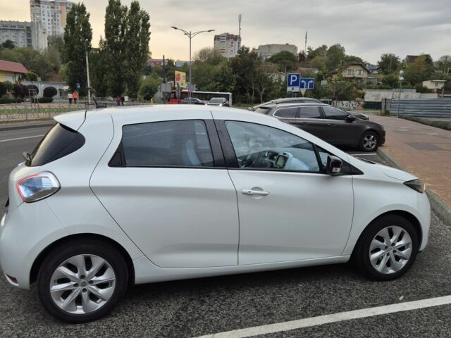 Белый Рено Зое, объемом двигателя 0 л и пробегом 135 тыс. км за 6499 $, фото 5 на Automoto.ua
