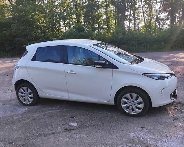 Белый Рено Зое, объемом двигателя 0 л и пробегом 62 тыс. км за 7200 $, фото 8 на Automoto.ua