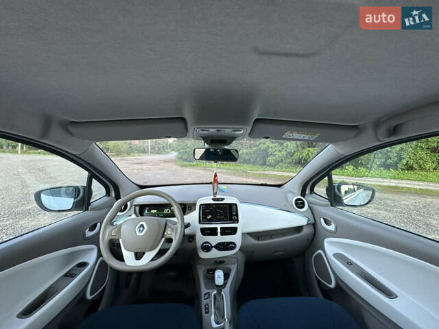 Белый Рено Зое, объемом двигателя 0 л и пробегом 106 тыс. км за 6550 $, фото 35 на Automoto.ua