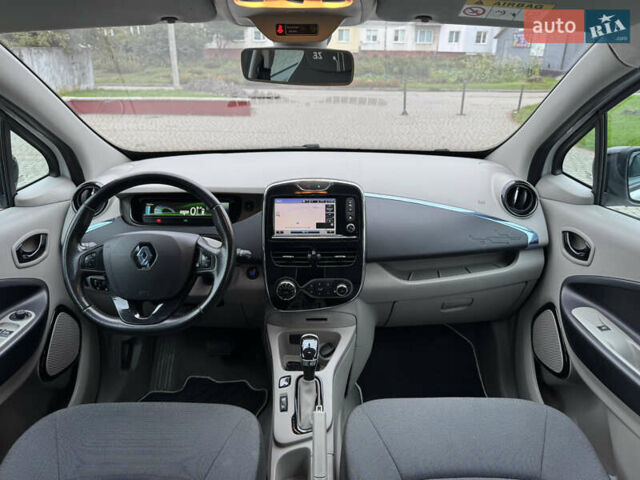 Белый Рено Зое, объемом двигателя 0 л и пробегом 158 тыс. км за 5999 $, фото 36 на Automoto.ua