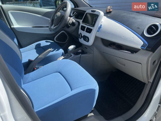 Білий Рено Зое, об'ємом двигуна 0 л та пробігом 130 тис. км за 6000 $, фото 15 на Automoto.ua