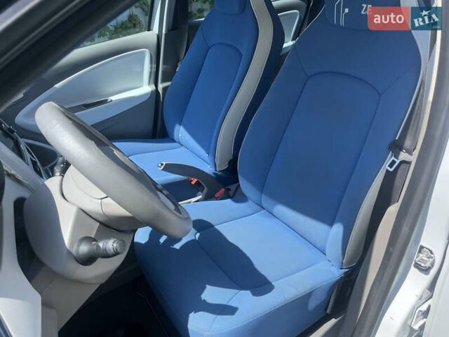 Білий Рено Зое, об'ємом двигуна 0 л та пробігом 130 тис. км за 6000 $, фото 14 на Automoto.ua