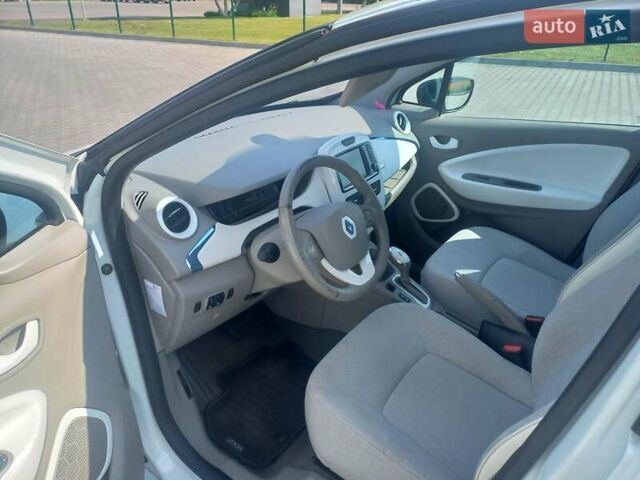 Белый Рено Зое, объемом двигателя 0 л и пробегом 150 тыс. км за 5800 $, фото 9 на Automoto.ua