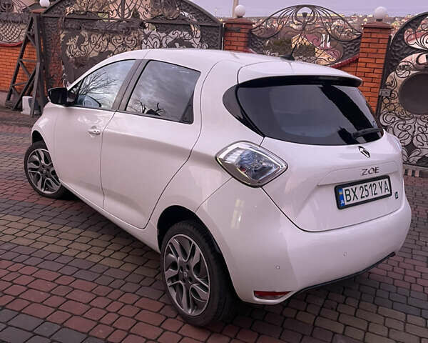 Белый Рено Зое, объемом двигателя 0 л и пробегом 155 тыс. км за 6800 $, фото 3 на Automoto.ua