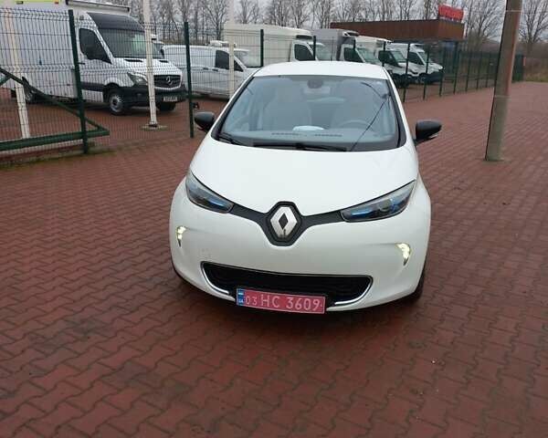 Белый Рено Зое, объемом двигателя 0 л и пробегом 150 тыс. км за 5550 $, фото 12 на Automoto.ua