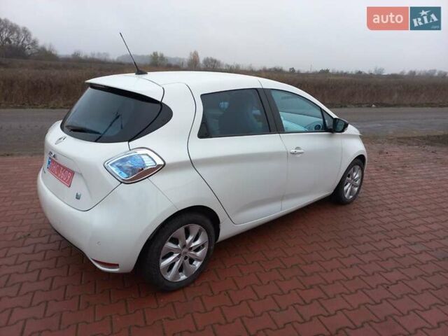 Белый Рено Зое, объемом двигателя 0 л и пробегом 150 тыс. км за 5550 $, фото 1 на Automoto.ua