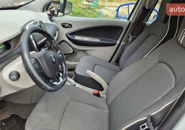 Рено Зое 2013 в Киеве на Automoto.ua Белый Рено Зое, объемом двигателя 0 л и пробегом 191 тыс. км за 4999 $, фото 2 на Automoto.ua