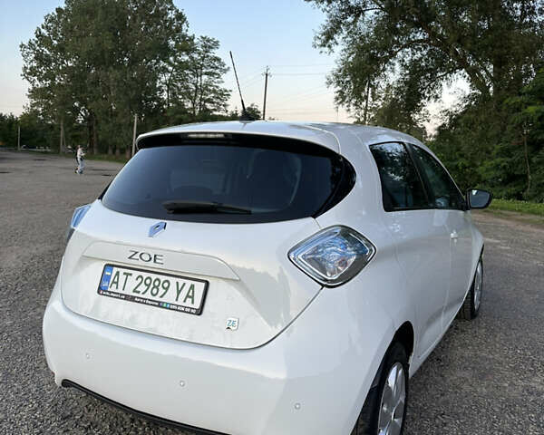 Белый Рено Зое, объемом двигателя 0 л и пробегом 104 тыс. км за 6570 $, фото 147 на Automoto.ua