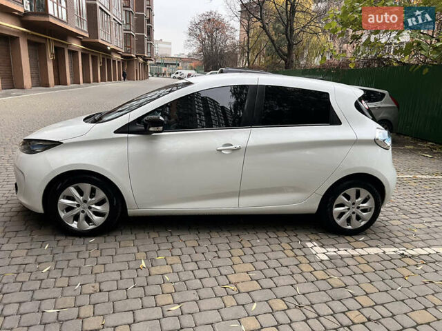 Белый Рено Зое, объемом двигателя 0 л и пробегом 80 тыс. км за 7400 $, фото 3 на Automoto.ua