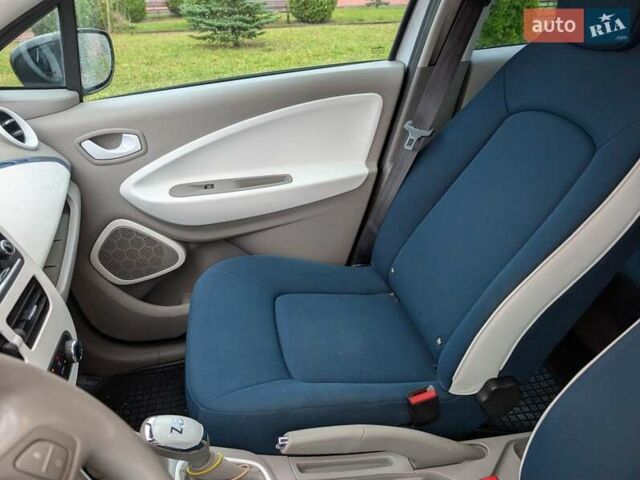 Белый Рено Зое, объемом двигателя 0 л и пробегом 154 тыс. км за 5700 $, фото 21 на Automoto.ua