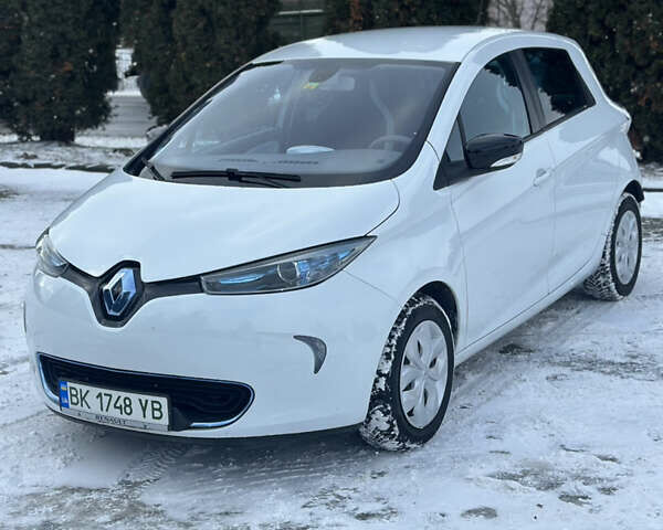 Білий Рено Зое, об'ємом двигуна 0 л та пробігом 73 тис. км за 5800 $, фото 10 на Automoto.ua