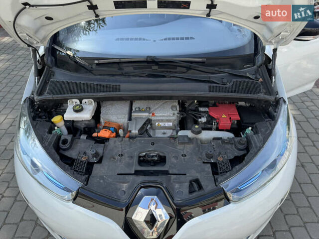 Белый Рено Зое, объемом двигателя 0 л и пробегом 155 тыс. км за 6300 $, фото 40 на Automoto.ua