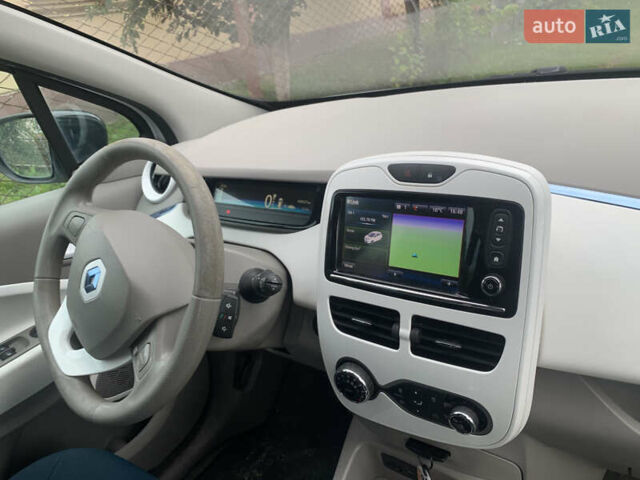 Белый Рено Зое, объемом двигателя 0 л и пробегом 154 тыс. км за 5650 $, фото 20 на Automoto.ua