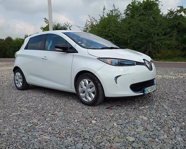 Белый Рено Зое, объемом двигателя 0 л и пробегом 53 тыс. км за 6000 $, фото 2 на Automoto.ua