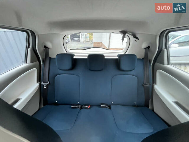 Рено Зое 2013 в Житомире на Automoto.ua Белый Рено Зое, объемом двигателя 0 л и пробегом 130 тыс. км за 6300 $, фото 26 на Automoto.ua