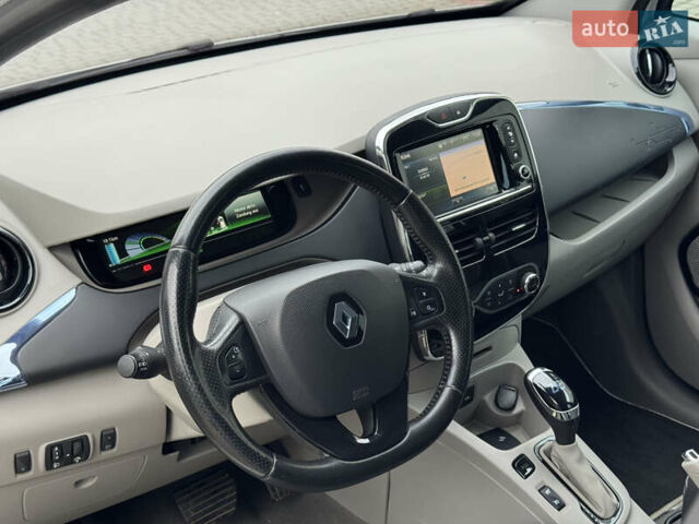 Белый Рено Зое, объемом двигателя 0 л и пробегом 158 тыс. км за 5999 $, фото 20 на Automoto.ua