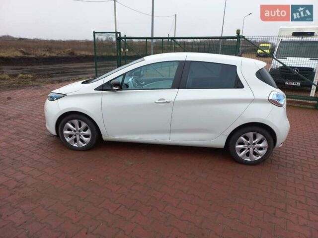 Белый Рено Зое, объемом двигателя 0 л и пробегом 150 тыс. км за 5550 $, фото 4 на Automoto.ua