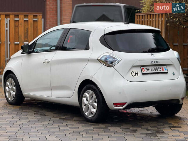 Белый Рено Зое, объемом двигателя 0 л и пробегом 72 тыс. км за 4700 $, фото 1 на Automoto.ua