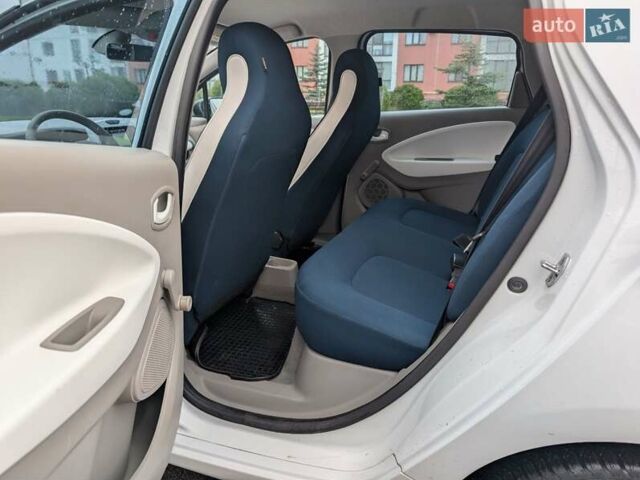 Белый Рено Зое, объемом двигателя 0 л и пробегом 154 тыс. км за 5700 $, фото 23 на Automoto.ua