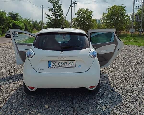 Белый Рено Зое, объемом двигателя 0 л и пробегом 53 тыс. км за 6000 $, фото 9 на Automoto.ua