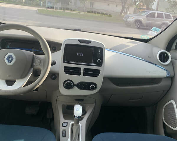 Белый Рено Зое, объемом двигателя 0 л и пробегом 154 тыс. км за 5650 $, фото 17 на Automoto.ua