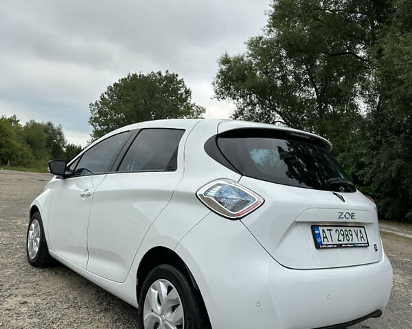 Белый Рено Зое, объемом двигателя 0 л и пробегом 104 тыс. км за 6570 $, фото 67 на Automoto.ua