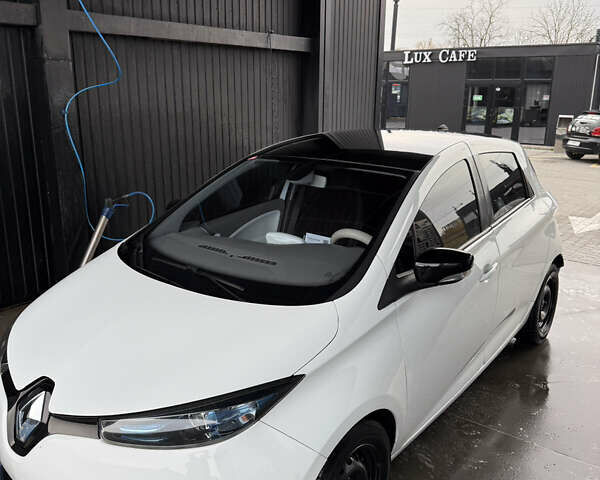 Білий Рено Зое, об'ємом двигуна 0 л та пробігом 74 тис. км за 6400 $, фото 10 на Automoto.ua